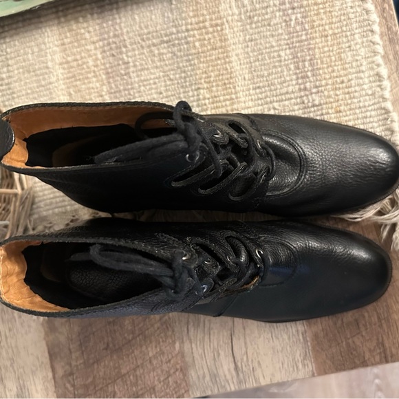 Unisa Black leather women’s lace up ankle boots, size 8 1/2 made in Brazil - Picture 5 of 15